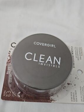 COVERGIRL Clean Invisible Translucent Setting Powder - Gray Lid
